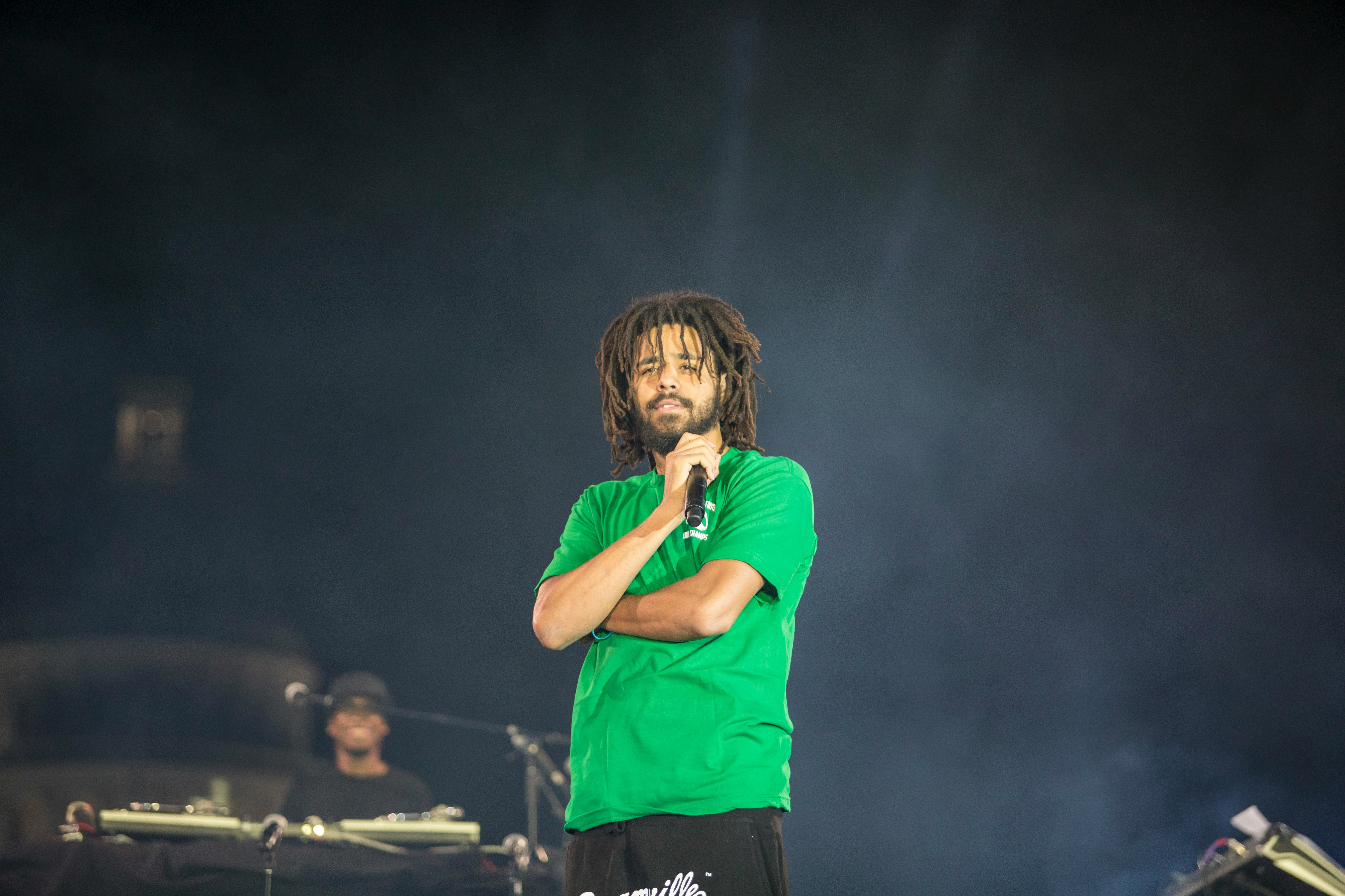 woman in green crew neck t-shirt singing